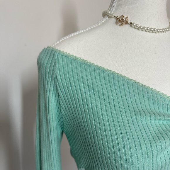 Urban Outfitters Off-The-Shoulder Lace-Inset Top with Bow - Picture 4 of 8